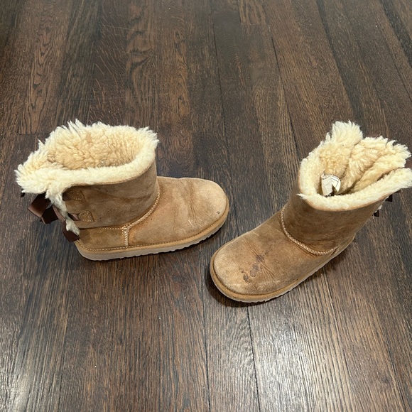 UGG Bailey Bow Kids Size 13 - Picture 2 of 7